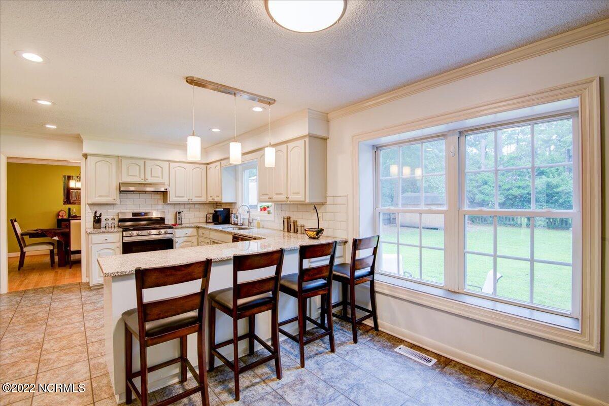 411 Chelsea Road New Bern, NC 28562 - Photo 41 of 54 41-Kitchen
