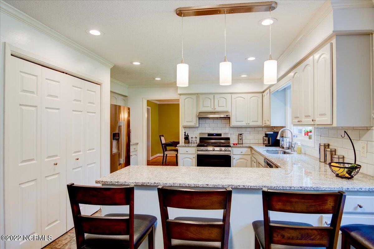 411 Chelsea Road New Bern, NC 28562 - Photo 42 of 54 42-Kitchen