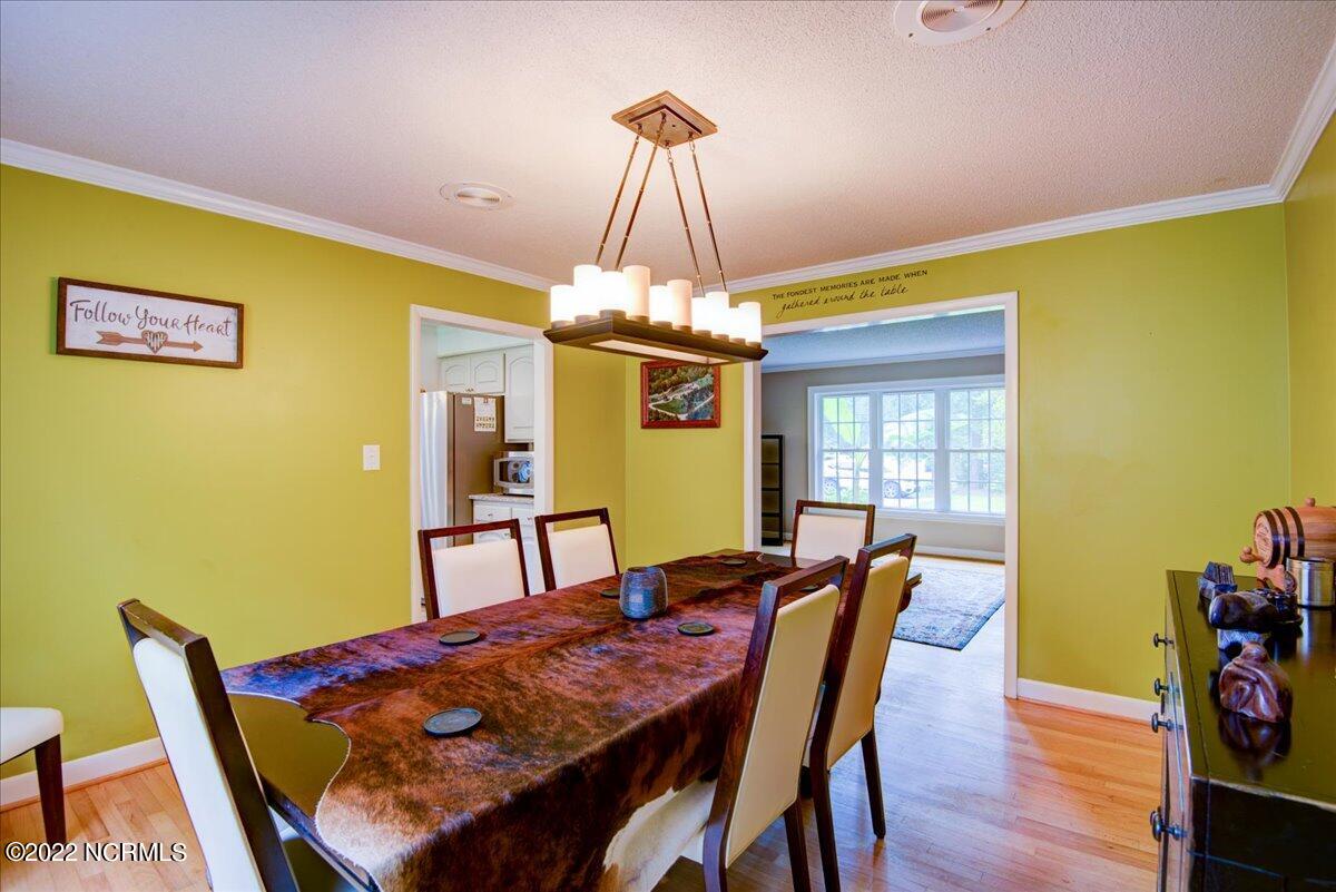 411 Chelsea Road New Bern, NC 28562 - Photo 46 of 54 Dining Room