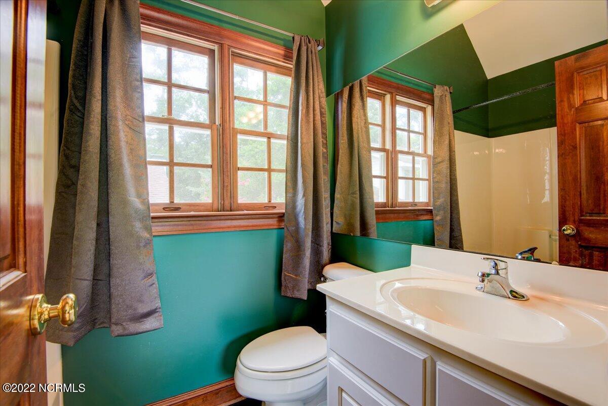 411 Chelsea Road New Bern, NC 28562 - Photo 53 of 54 Full bath over garage