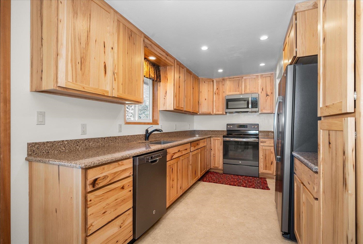 8509 North Martinson Road Newman Lake, WA 99025 - Photo 12 of 46