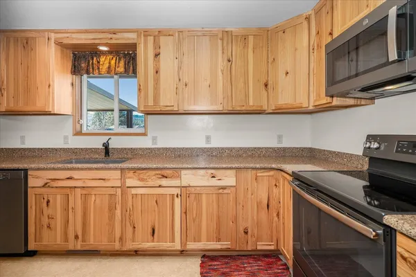 $689,900 | 8509 North Martinson Road, Newman Lake, WA 99025