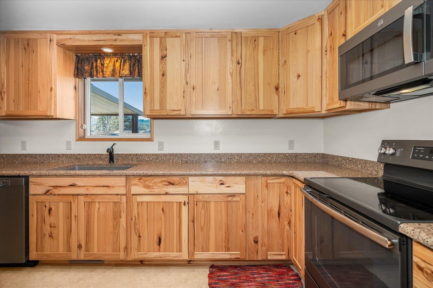 8509 North Martinson Road Newman Lake, WA 99025 - Photo 13 of 46