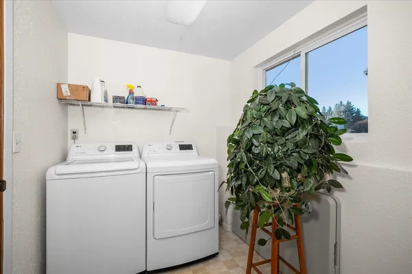 $689,900 | 8509 North Martinson Road, Newman Lake, WA 99025