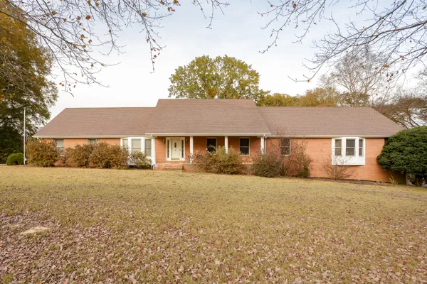 $524,900 | 7607 Lakewood Drive, Florence, AL 35634