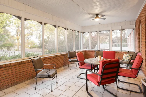 $524,900 | 7607 Lakewood Drive, Florence, AL 35634