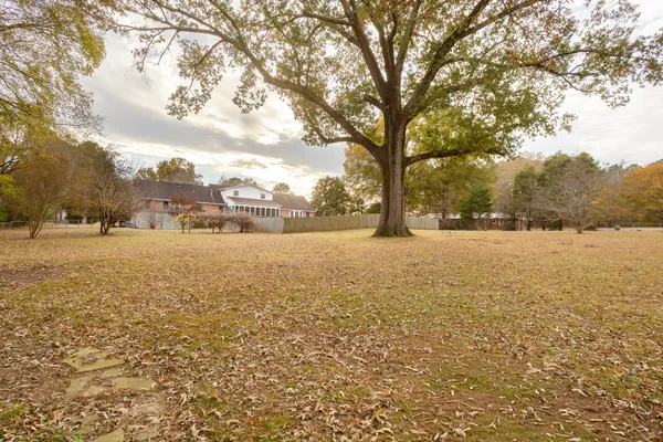 $524,900 | 7607 Lakewood Drive, Florence, AL 35634