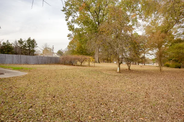 $524,900 | 7607 Lakewood Drive, Florence, AL 35634