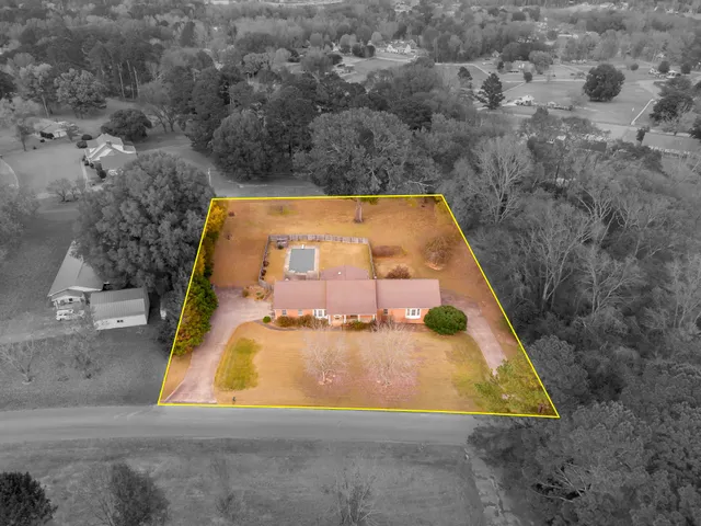 $549,900 | 7607 Lakewood Drive, Florence, AL 35634