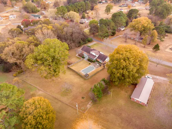 $524,900 | 7607 Lakewood Drive, Florence, AL 35634