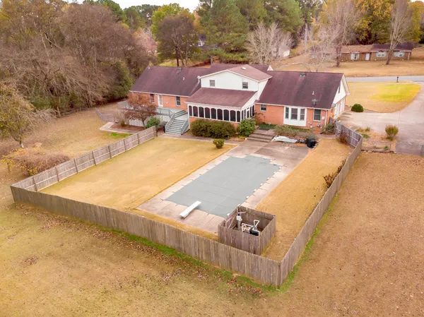 $524,900 | 7607 Lakewood Drive, Florence, AL 35634