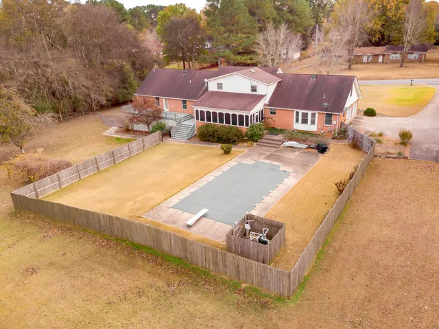 $549,900 | 7607 Lakewood Drive, Florence, AL 35634