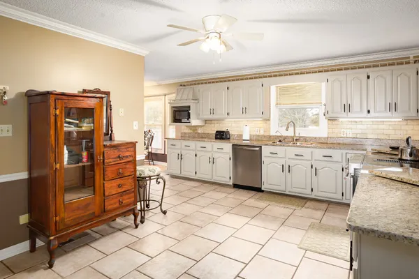 $524,900 | 7607 Lakewood Drive, Florence, AL 35634