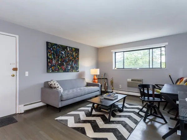 $2,300 | 8 Riverside Street, Unit 11, Watertown, MA 02472