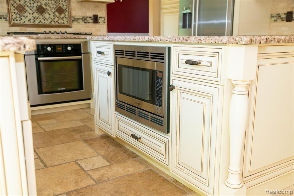 743 Woodfield Way Rochester Hills, MI 48307 - Photo 22 of 27