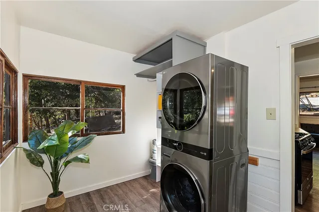 a view of entryway with washer and dryer
