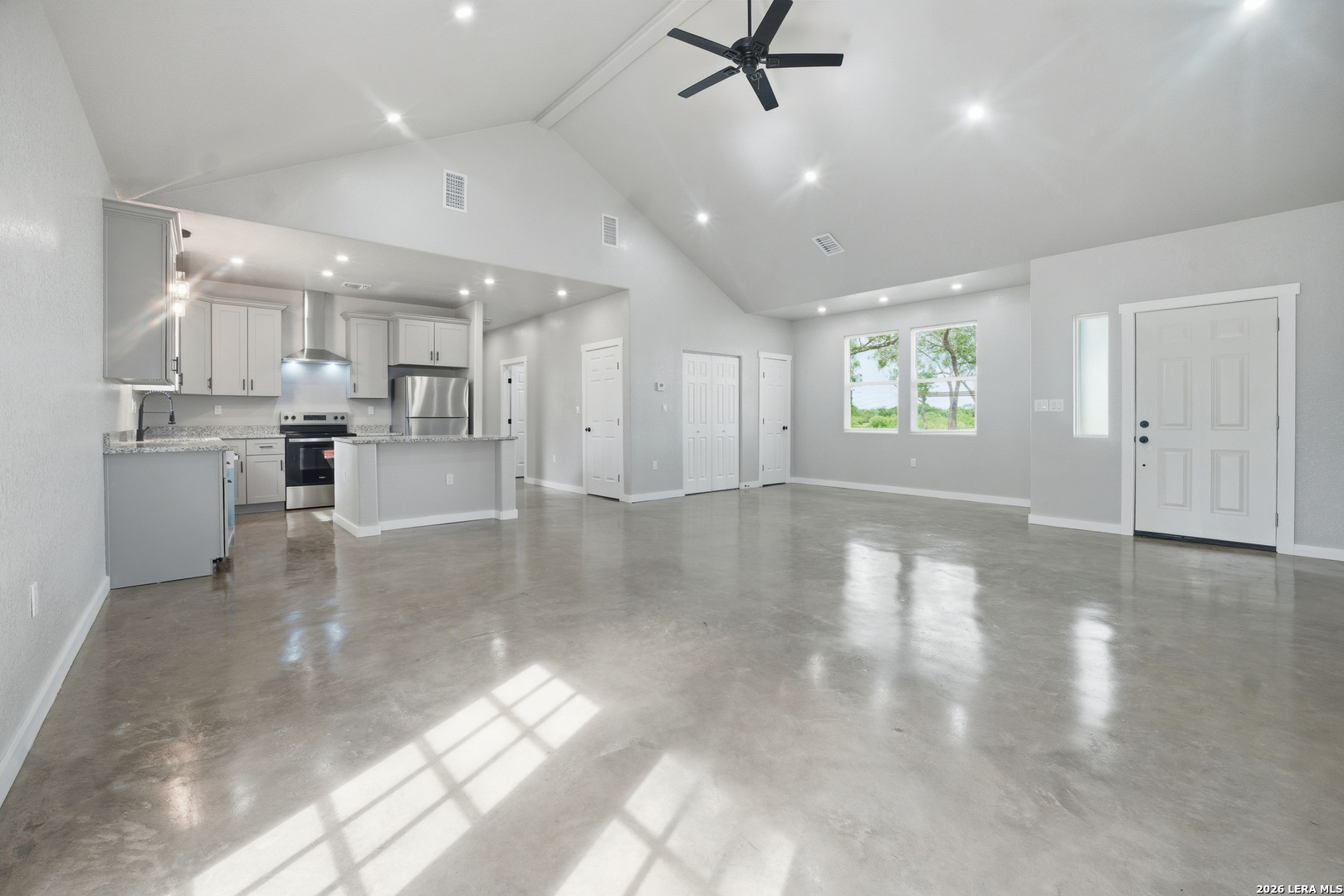 157 Sylas Hayes Loop Pleasanton, TX 78064 - Photo 6 of 32