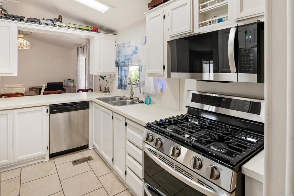 4616 North River Road, Unit 27 Oceanside, CA 92057 - Photo 18 of 47