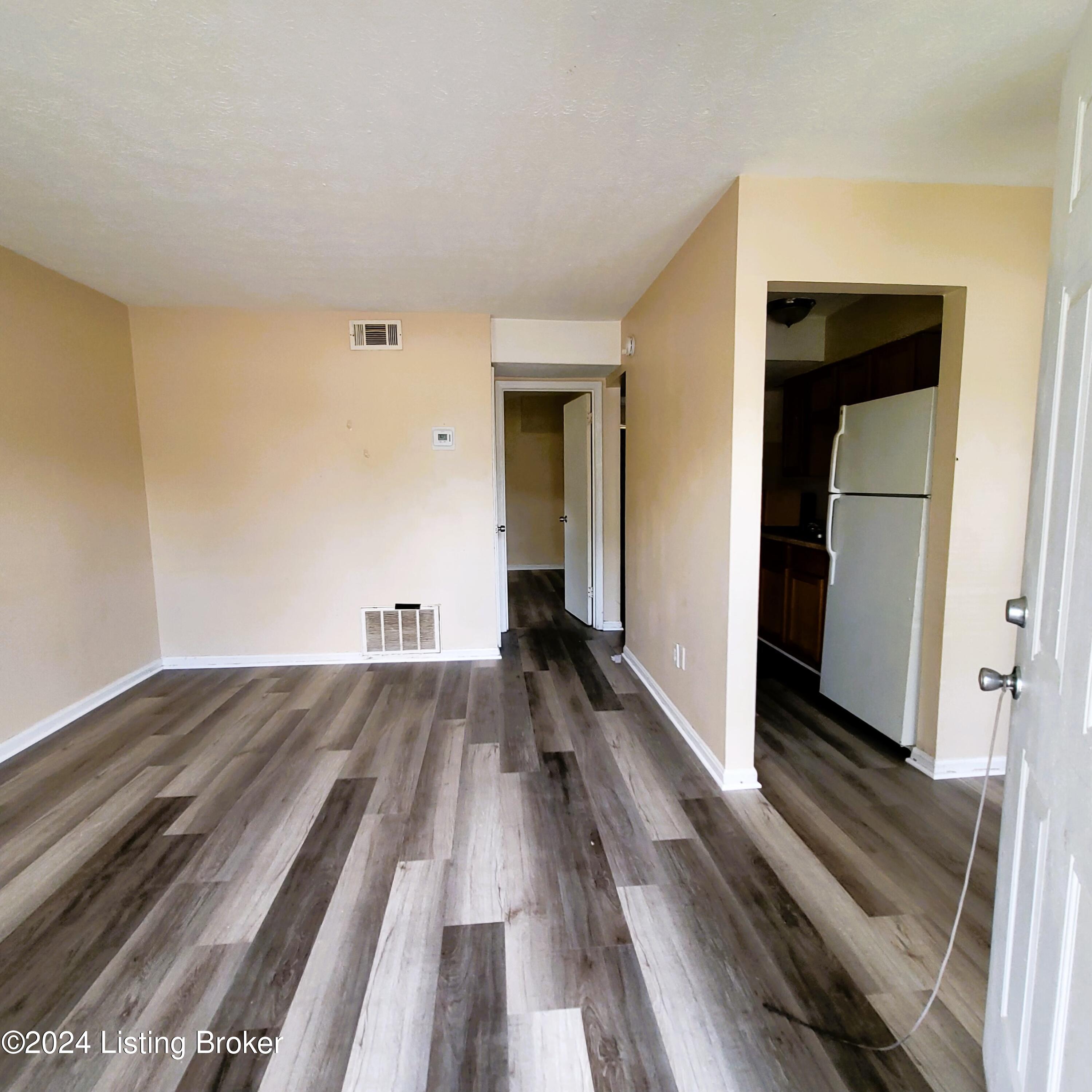 3422 Shagbark Road Louisville, KY 40216 - Photo 3 of 20 Unit 2 2bd 1fb Living Rm