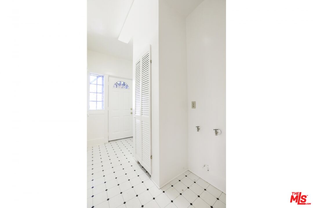 1126 Mohawk Street Los Angeles, CA 90026 - Photo 27 of 47 a bathroom with a shower