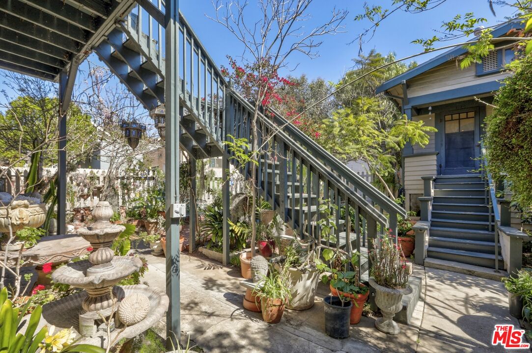 1126 Mohawk Street Los Angeles, CA 90026 - Photo 32 of 47 a view of entryway