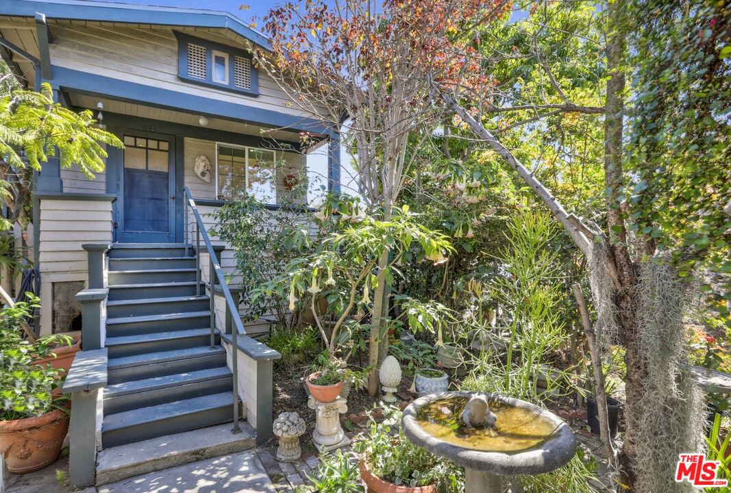 1126 Mohawk Street Los Angeles, CA 90026 - Photo 33 of 47 a backyard of a house with lots of green space