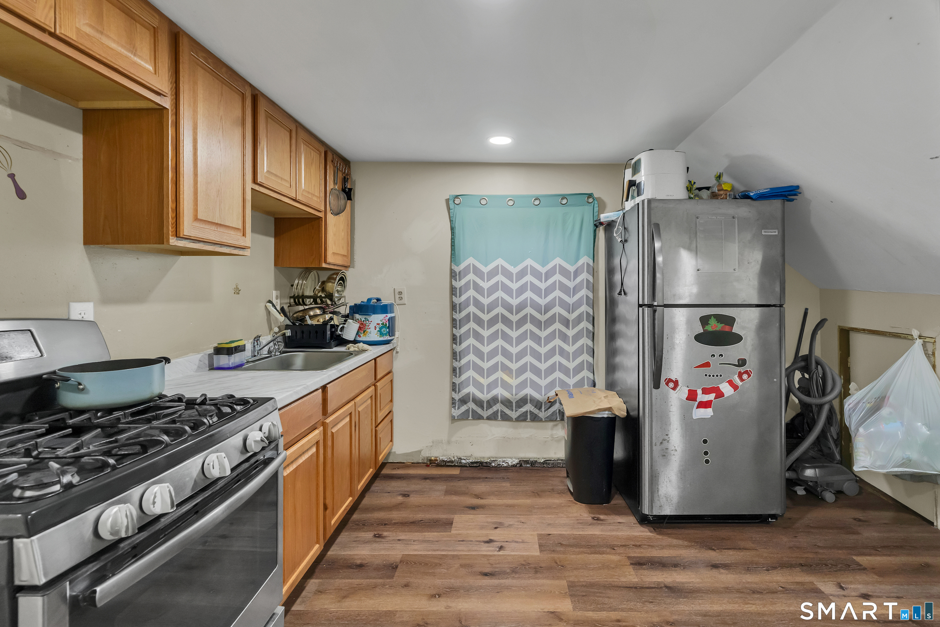 644-646 Maple Street Bridgeport, CT 06608 - Photo 14 of 40