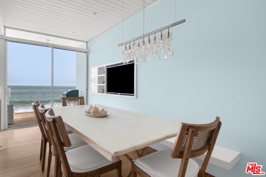 24554 Malibu Road Malibu, CA 90265 - Photo 9 of 32