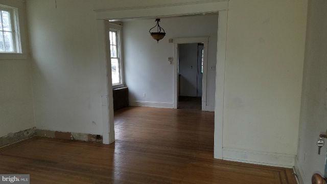 319 North Bend Road Baltimore, MD 21229 - Photo 5 of 26 Living Room