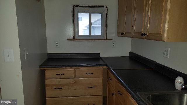 319 North Bend Road Baltimore, MD 21229 - Photo 6 of 26 Kitchen