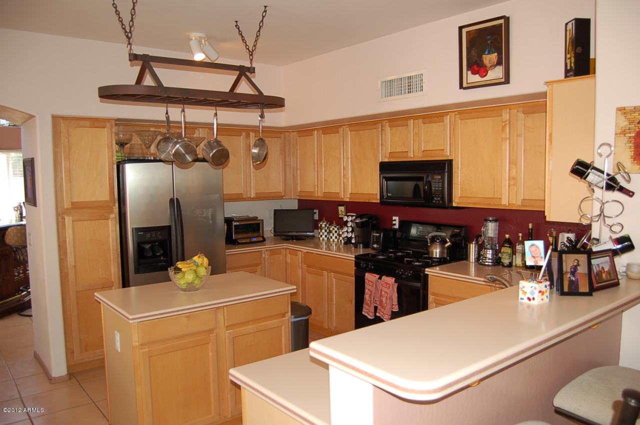 1242 East Presidio Road Phoenix, AZ 85022 - Photo 9 of 30 .