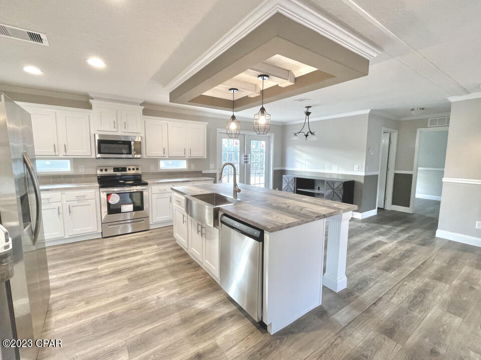 1095 Cutchens Road Southport, FL 32409 - Photo 3 of 33