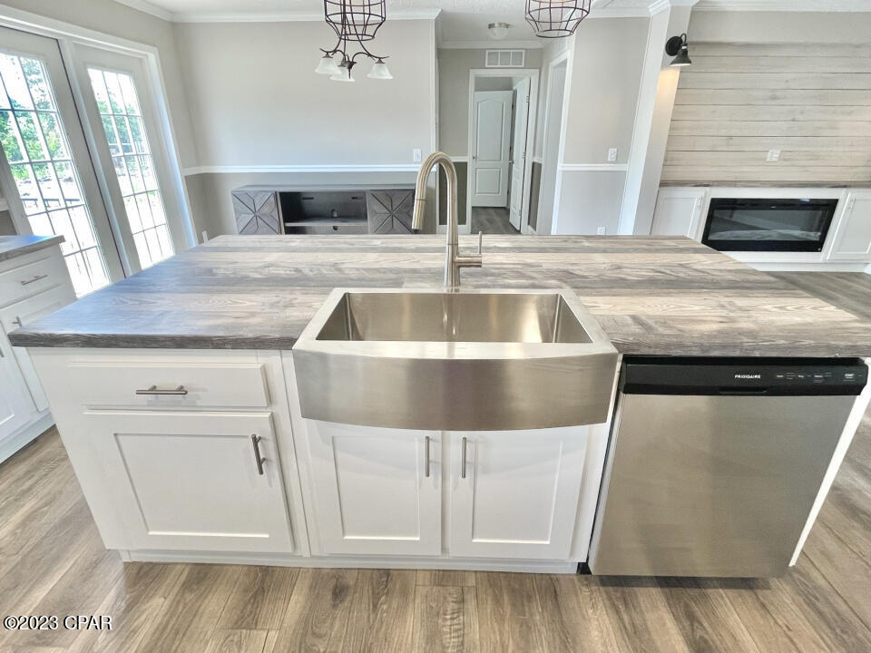 1095 Cutchens Road Southport, FL 32409 - Photo 8 of 33