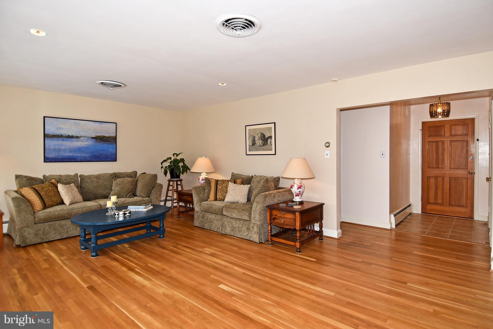 701 Springloch Road Silver Spring, MD 20904 - Photo 5 of 30 Living Room