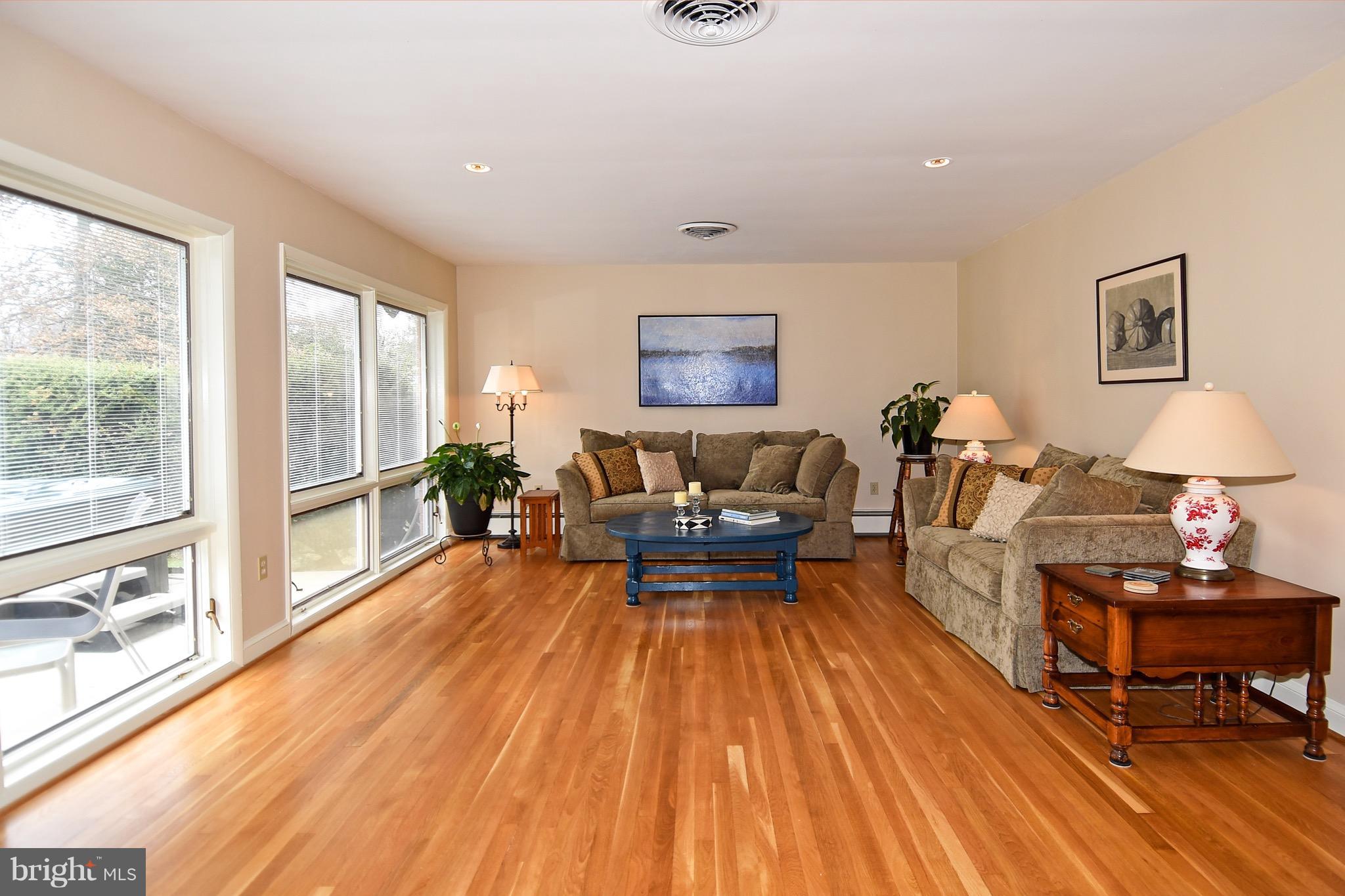701 Springloch Road Silver Spring, MD 20904 - Photo 6 of 30 Living Room