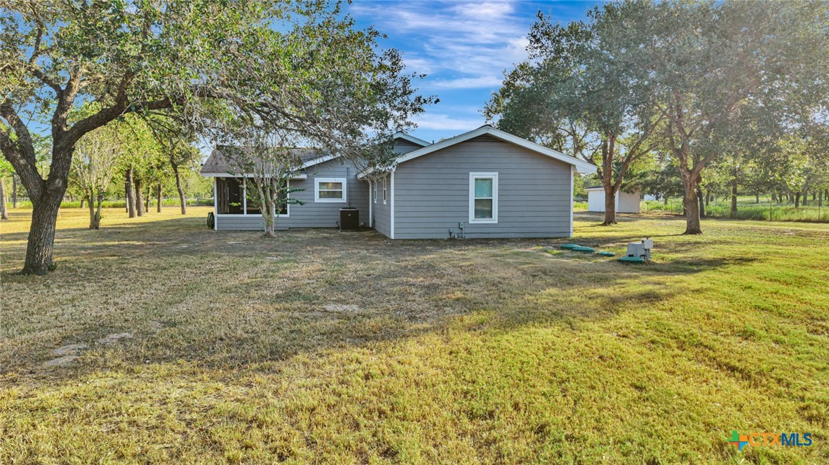 351 Sulphur Estates Road Victoria, TX 77905 - Photo 7 of 38 Gallery Image 7