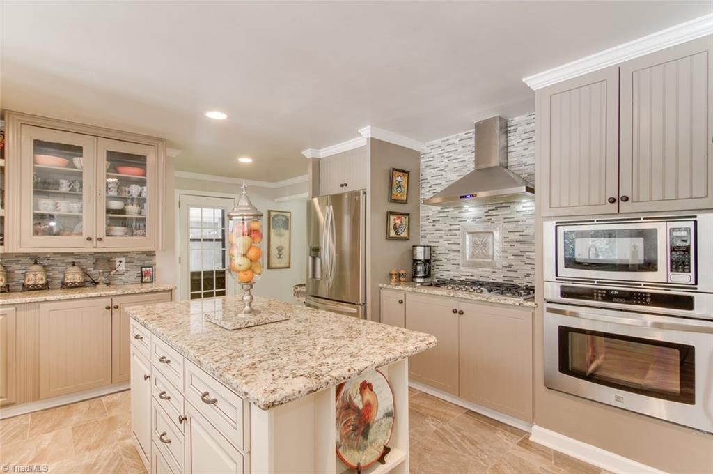 205 Shadow Valley Road High Point, NC 27262 - Photo 5 of 30 Built in Oven and Microwave