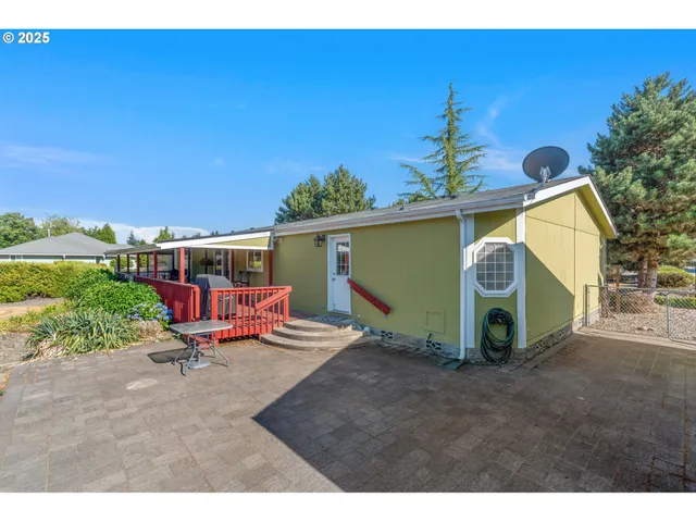 a view of outdoor space yard and yard