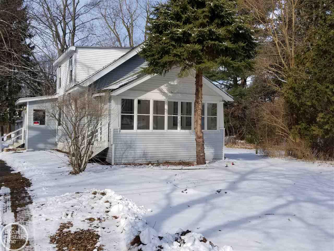 2641 Beach Port Port Huron, MI 48060 - Photo 2 of 21