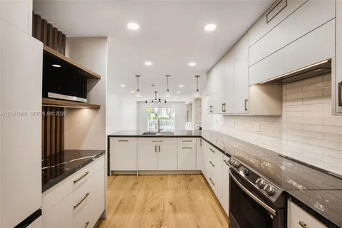 $675,000 | 100 Edgewater Drive, Unit 142, Coral Gables, FL 33133