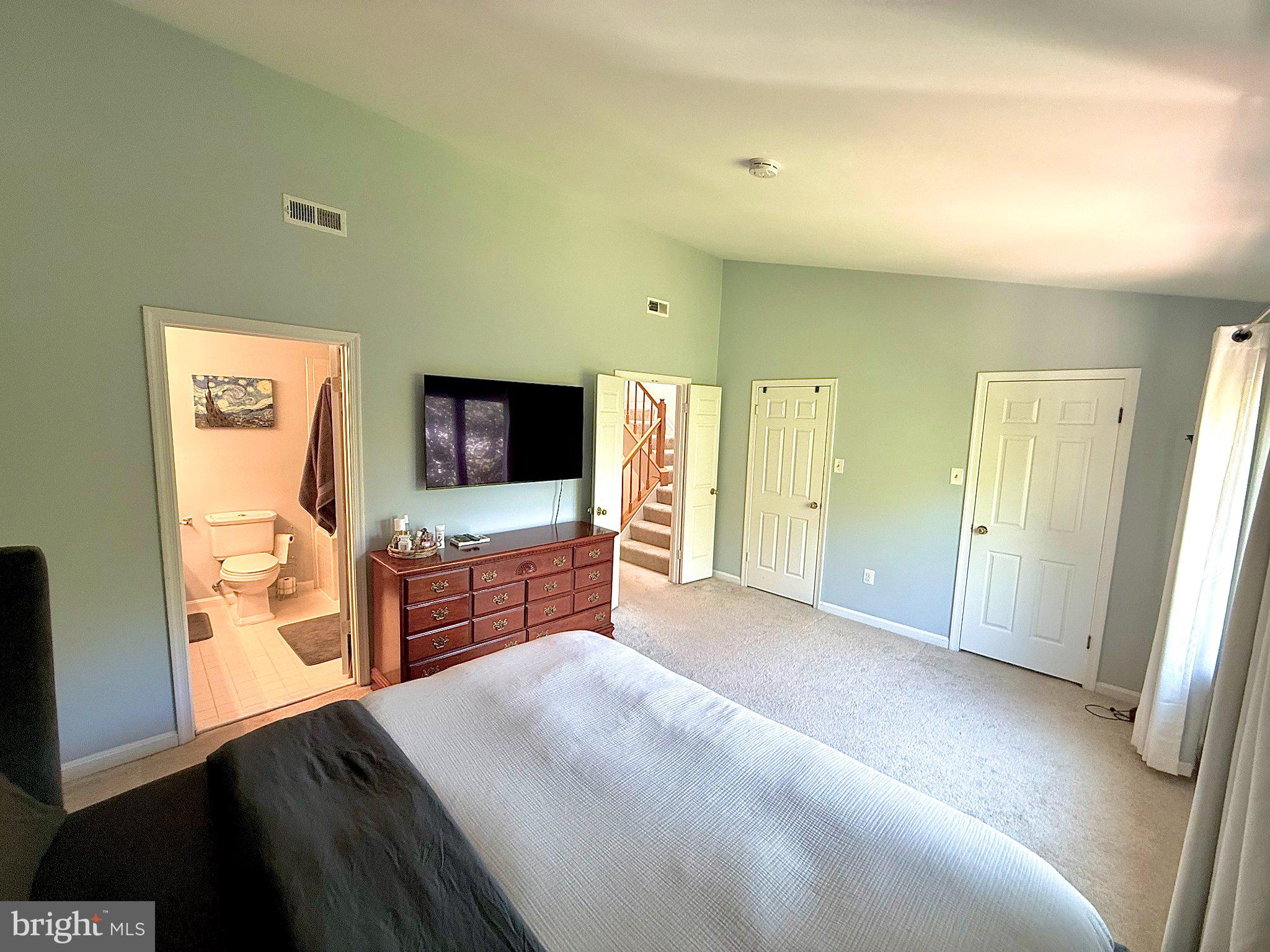 5081 Columbia Road, Unit 17 105 Columbia, MD 21044 - Photo 22 of 40 Spacious bedroom with serene ambiance.