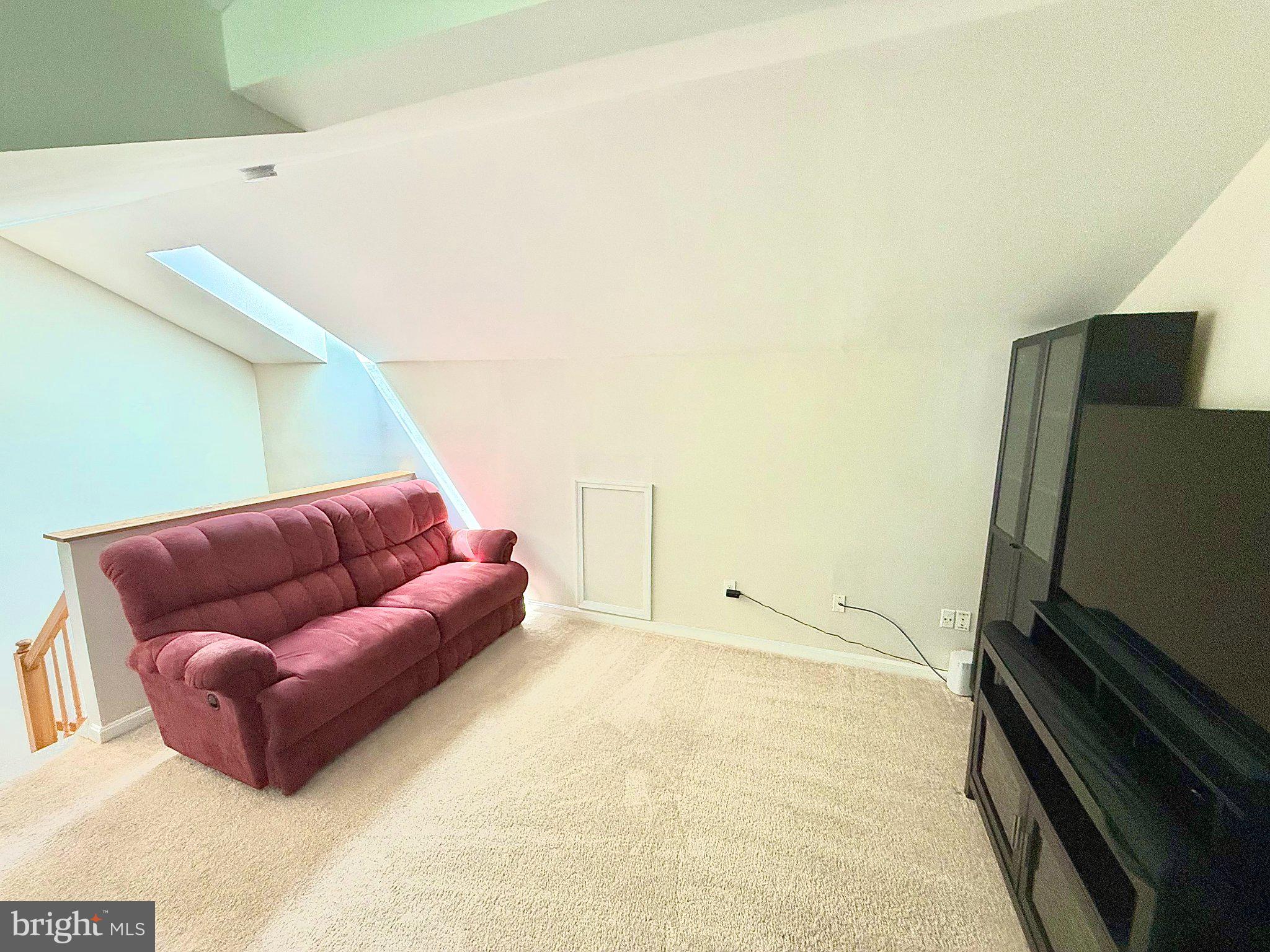 5081 Columbia Road, Unit 17 105 Columbia, MD 21044 - Photo 31 of 40 Cozy loft space with natural light.