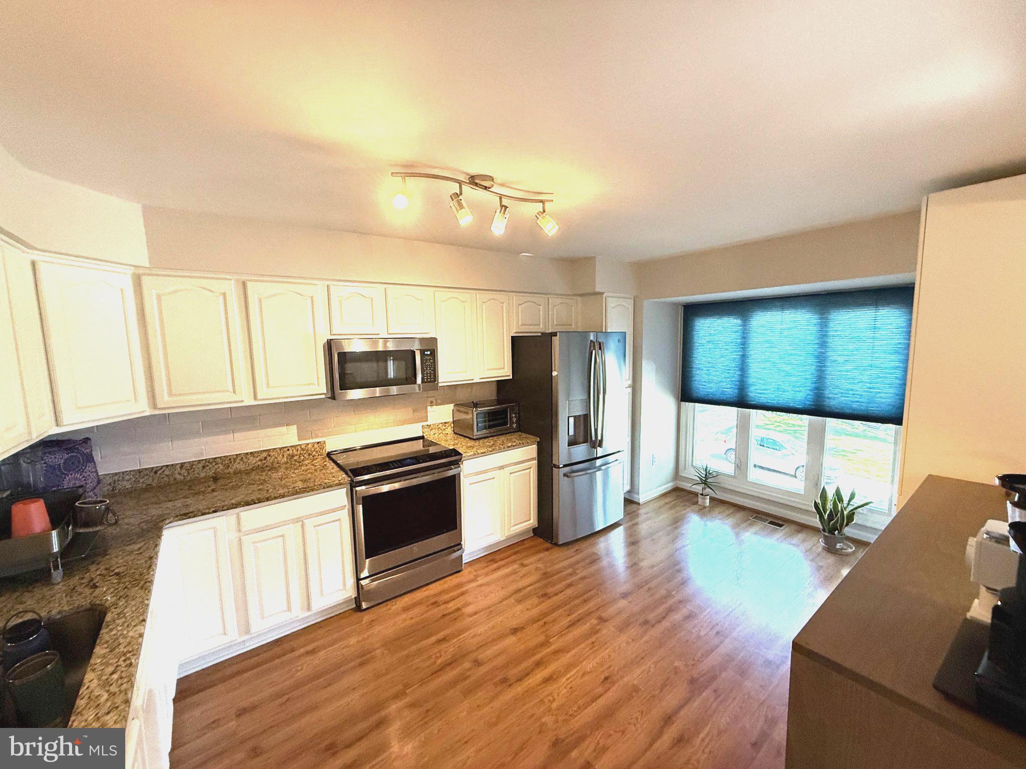 5081 Columbia Road, Unit 17 105 Columbia, MD 21044 - Photo 4 of 40 Modern kitchen with natural light.