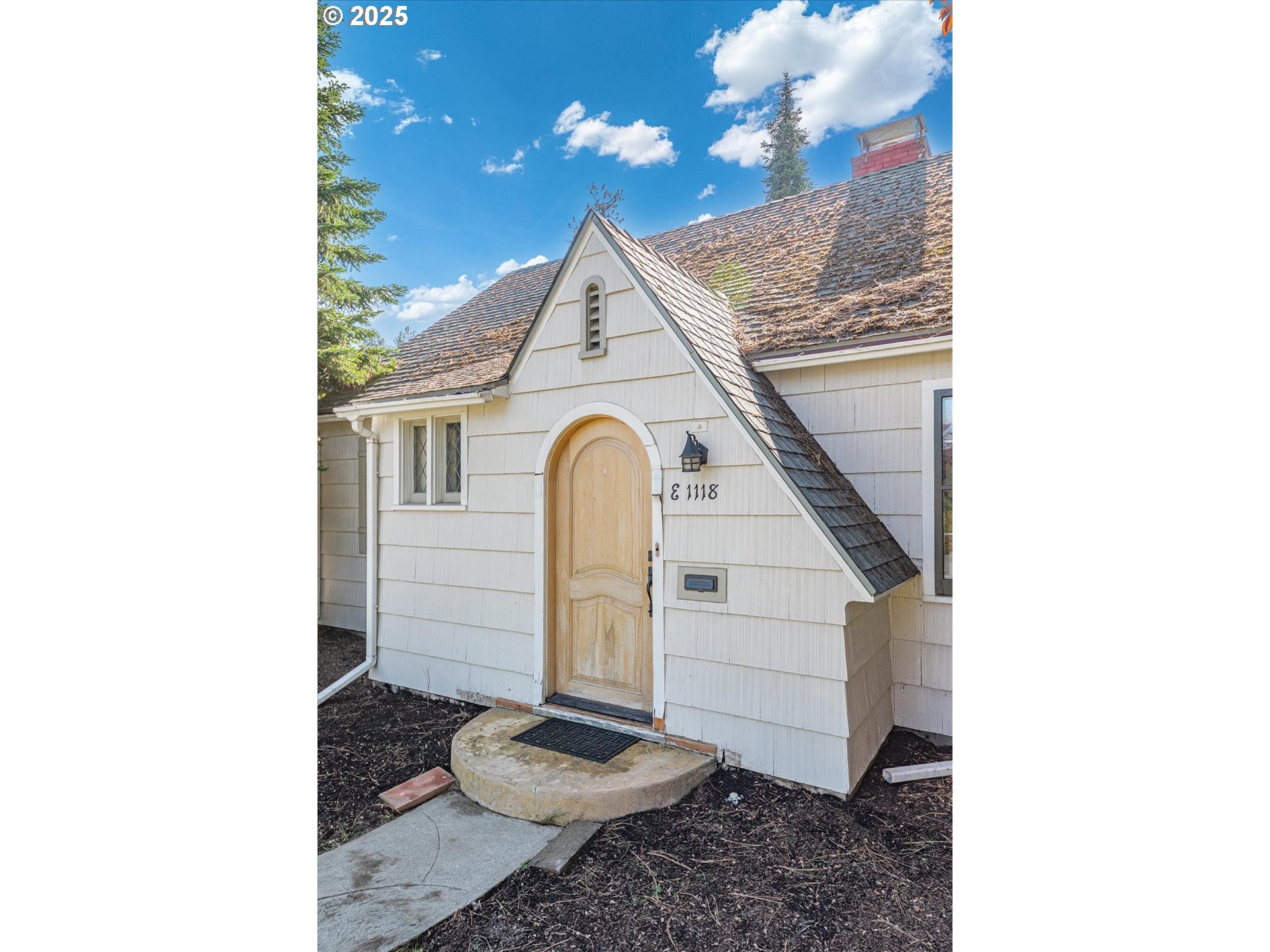 1118 East 28th Avenue Spokane, WA 99203 - Photo 11 of 48 a bathroom with a sink and a mirror