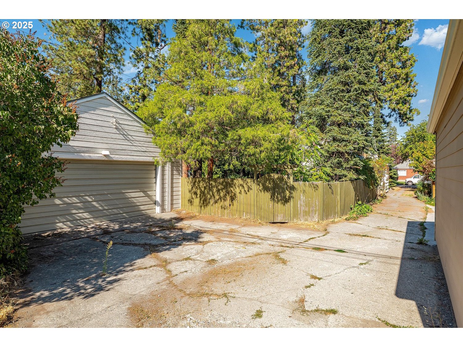1118 East 28th Avenue Spokane, WA 99203 - Photo 13 of 48 a backyard of a house
