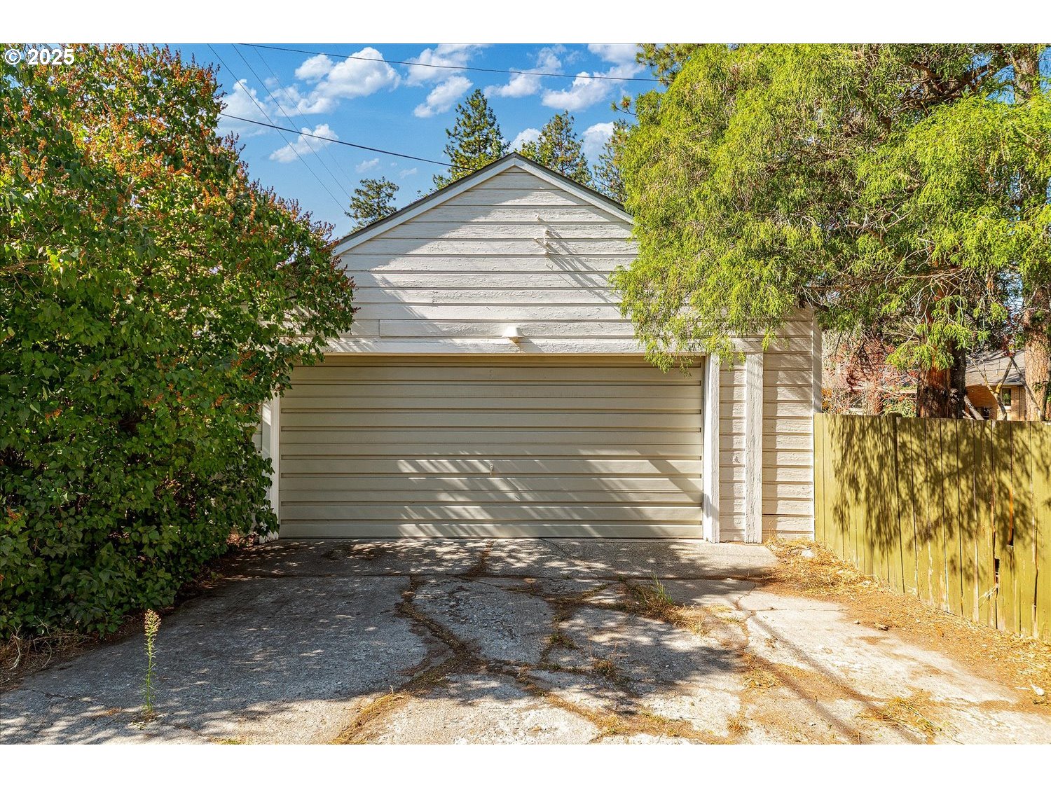 1118 East 28th Avenue Spokane, WA 99203 - Photo 15 of 48 a view of a backyard of the house