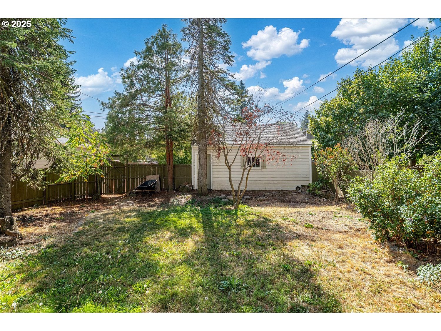 1118 East 28th Avenue Spokane, WA 99203 - Photo 18 of 48 a backyard of a house with table and chairs