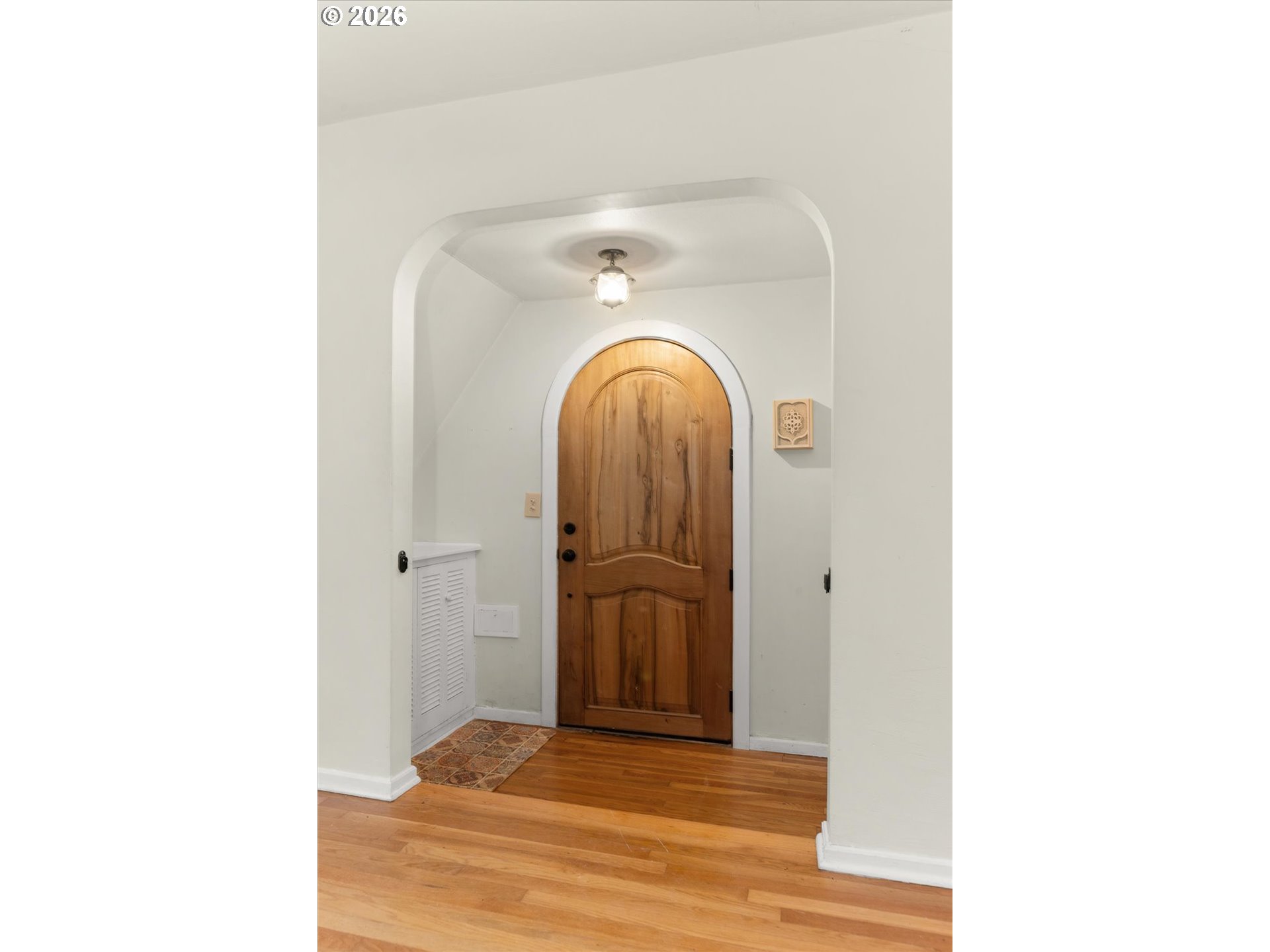 1118 East 28th Avenue Spokane, WA 99203 - Photo 32 of 48 a view of a livingroom with wooden floor