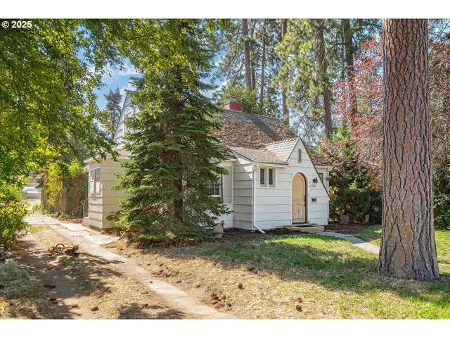 a view of a barn in the middle of a yard