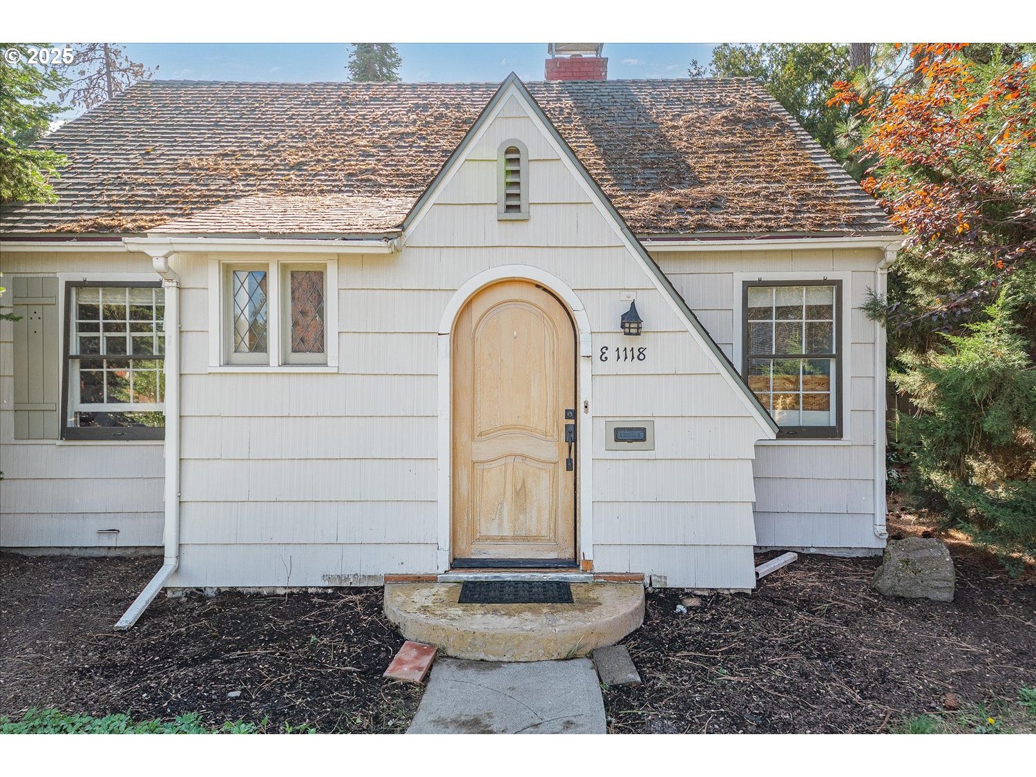1118 East 28th Avenue Spokane, WA 99203 - Photo 10 of 48 a view of a entryway in front of house